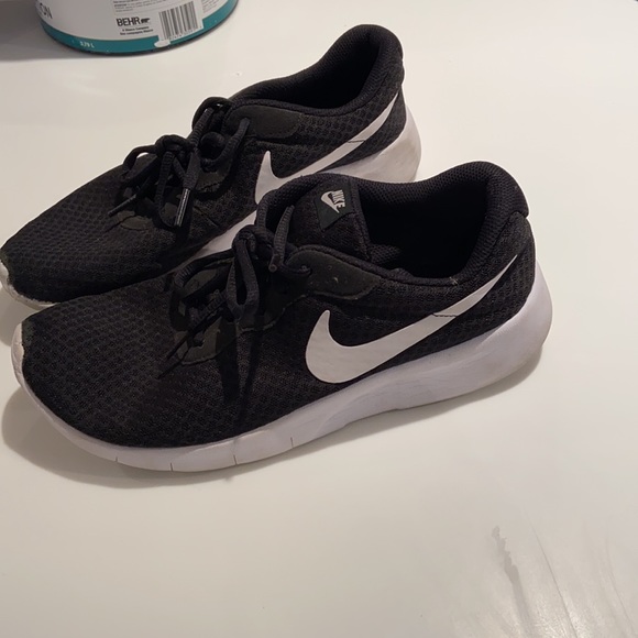 Nike Running Shoes - Picture 2 of 3